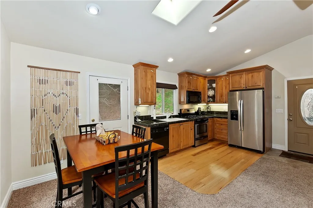 23776 Lakeview Drive, Crestline, California 92325 home-pic-7